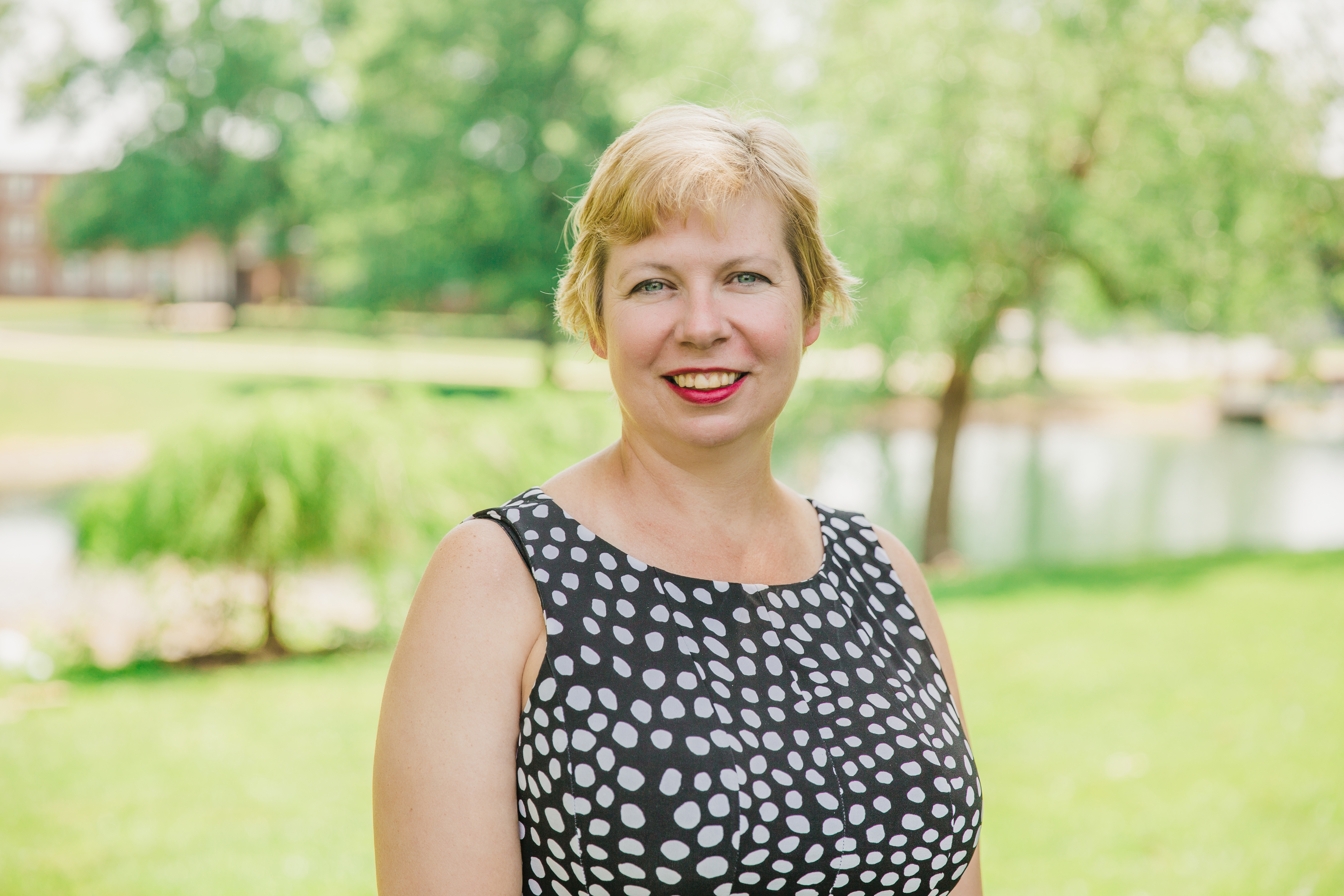 Headshot of Bonnie Carr 