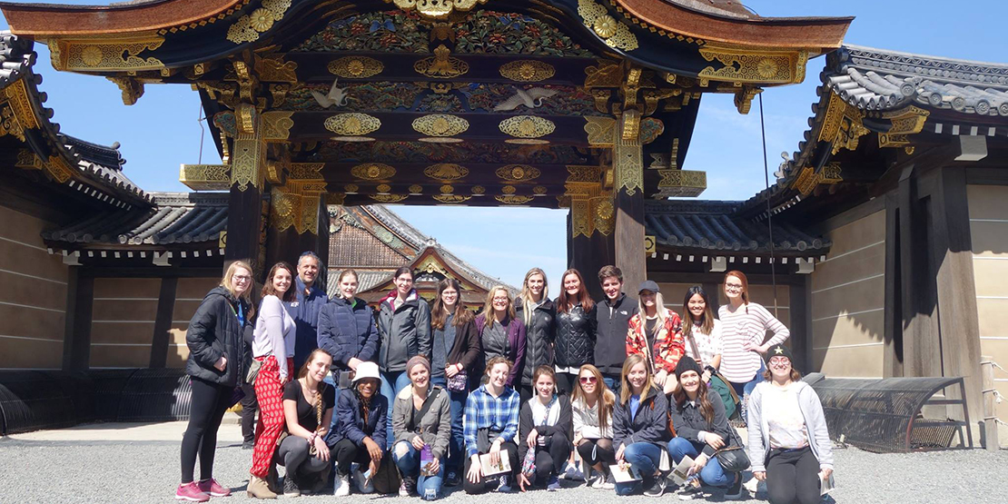 Woods around the world group posing in Kyoto