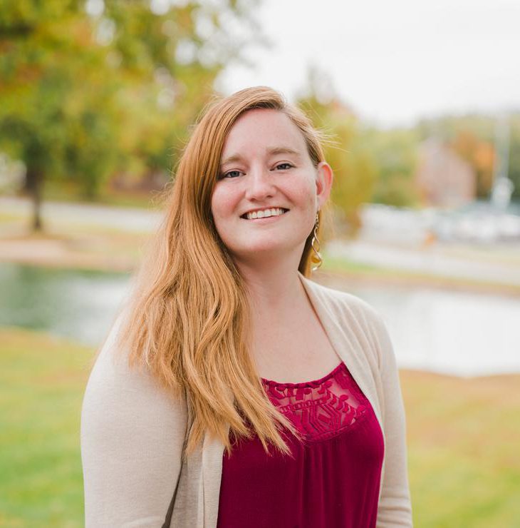 Headshot of Raechel Lindbloom