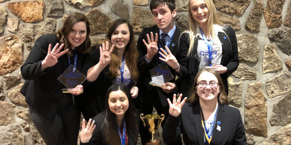 In photo First row, left to right: Stephanie Almazan ’23 and Nina McKee ‘19 Back row, left to right: Jade Schmedding ’22, Mary Aguado ’22, Ben Schmiemeier ’21, Elizabeth Tamborski ‘22