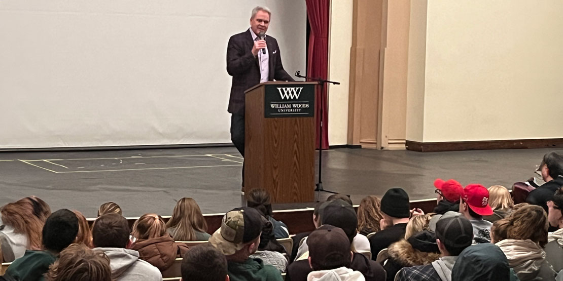 Rick Horton speaking on William Woods University Campus